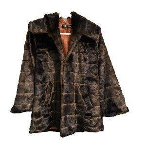 Fhillinuo Faux Fur Coat
